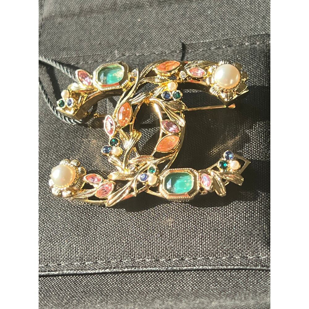 Chanel brooch multi stone pearl gold tone 2022 - Picture 3 of 14
